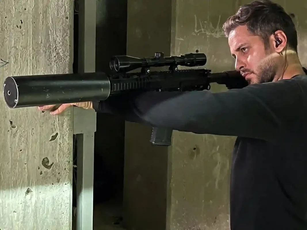 سفر در زمان| عکس «محمدعلی» سریال آنام در حال نشانه گیری با اسحله تک تیرانداز ahmadpourkhosh 1636565226 2704027563447838670 890572311