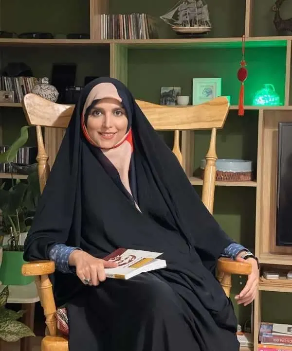 خبر روز | مژده لواسانی مجری تلویزیون شباهت بی نظیر به دوران کودکی اش akse kudakie mozhde lavasani 1