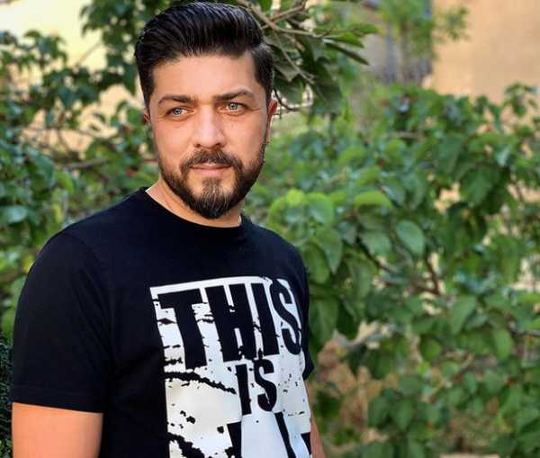 تصویر روز | مهدی علی پور خارج از قاب تلویزیون؛ بازیگر چشم رنگی عکس مهدی علی پور