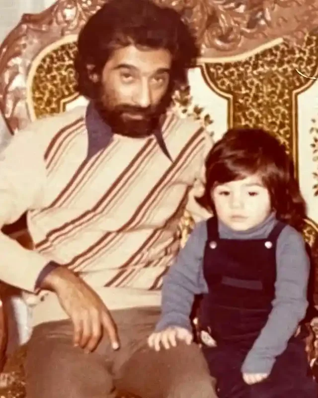 خبر روز | عکس برزو ارجمند «وحید شیری» زیر آسمان شهر در کودکی و در آغوش پدرش arjmandborzou 1734065243 3521916983486910127 325128048