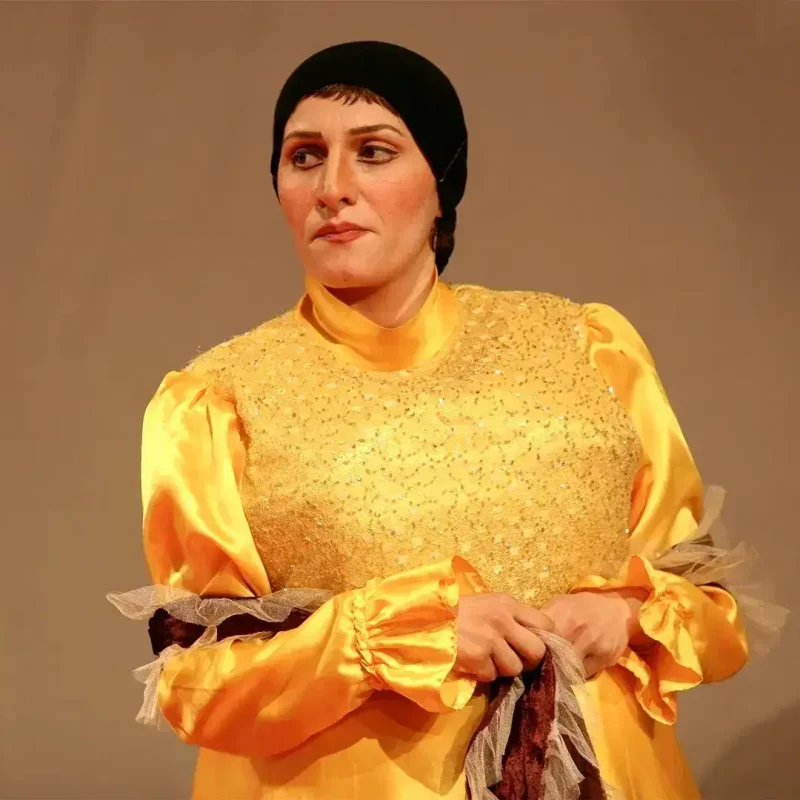 عکس قدیمی آتیه جاوید مادر گلرخ یا زن داداش نقی معمولی در پایتخت atiyeh.javid 1761668784 3753472273303744808 3062979663 11zon 3