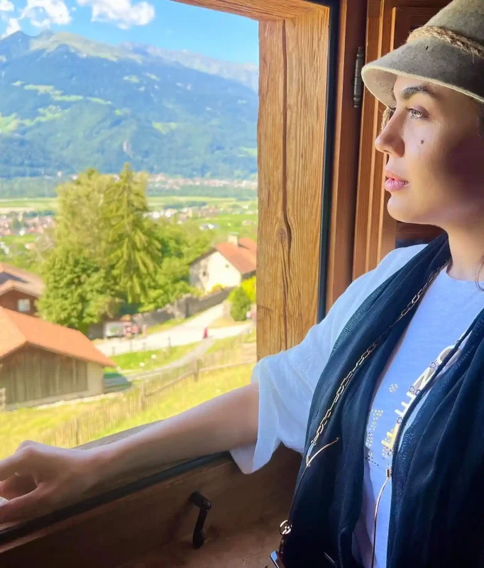 azadeh zareie 1663250084 2927876373440950173 1040657227