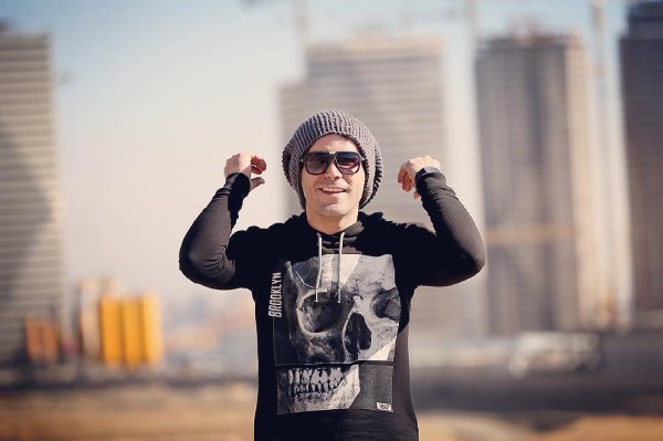 تصویر روز | شباهت «محسن یگانه» به برادرش کمیل سال 1404 برادر خواننده معروف