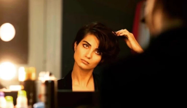 تصویر روز | شباهت جالب «بویوک اوستون» بازیگر ترک و دختران دوقلویش بازیگر ترک