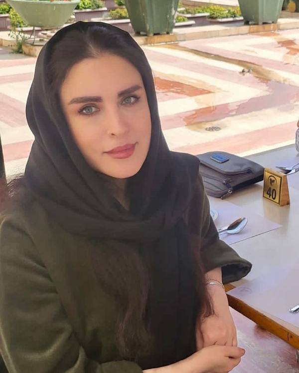 تصویر روز | چهره جدید لادن سلیمانی مادر جوان و جذاب هانیه غلامی چهره جدید لادن سلیمانی