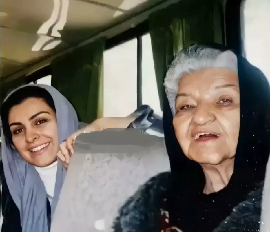 خبر روز | عکس قدیمی «پروین سلیمانی و نوه مشهورش» سوار بر اتوبوس دهه 80 clip.loox 1655447028 2862419599019743973 6976804319 11zon