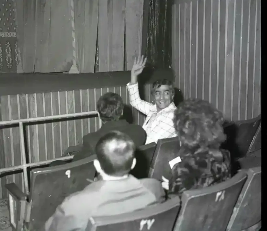 سفر در زمان| عکس دیدنی «فردین» در تئاتر پارس لاله زار اواخر دهه 40 d17279b5 1