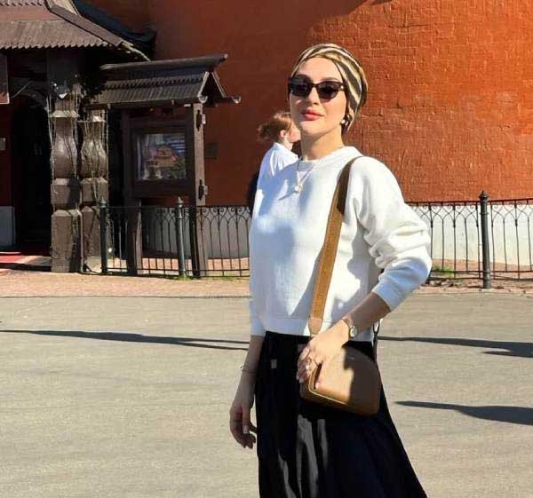 تصویر روز | استایل خیابانی میترا رفیع در خارج از کشور شیک پوشی بازیگر نقش مه لقای سریال از سرنوشت