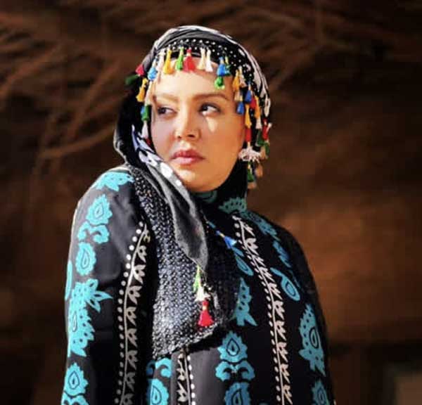 تصویر روز | ندا قاسمی شیرین با لباس زیبای کردی و بلوچی عکسی از ژست جذاب شیرین سریال ن خ