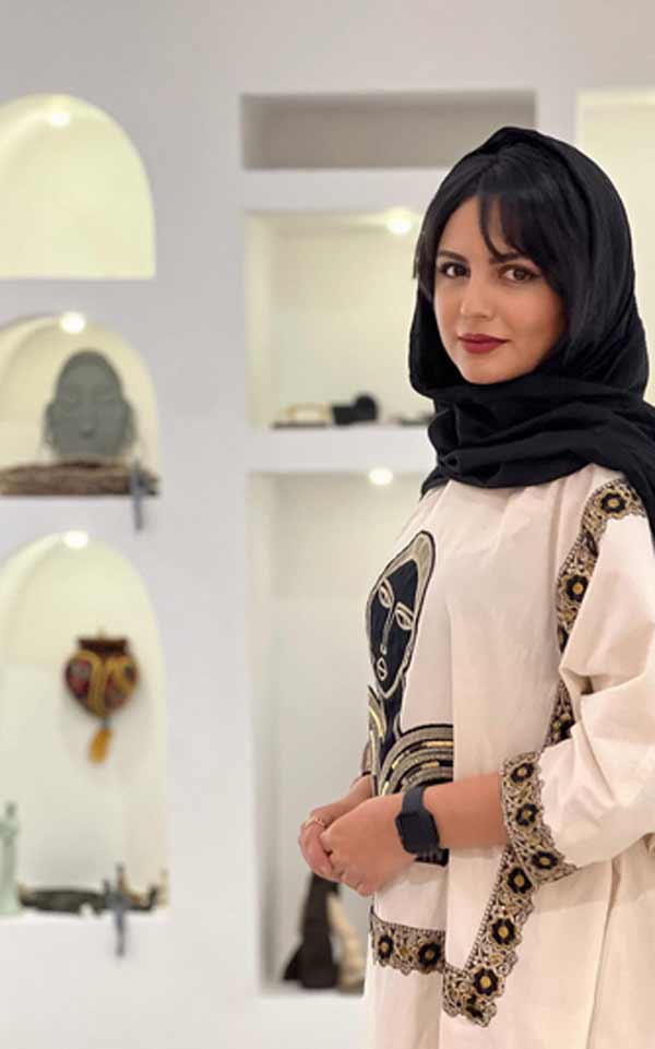 استایل شیک بازیگر افعی تهران در خانه اش