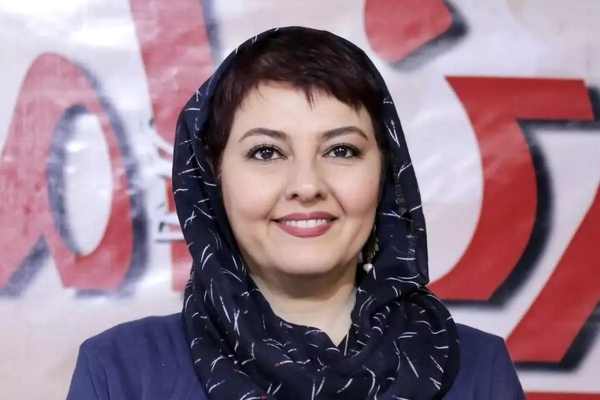 تصویر روز | درخشش آناهیتا همتی در میان برگهای طلایی بید مجنون 1 درخشش آناهیتا همتی در میان برگهای طلایی بید مجنون