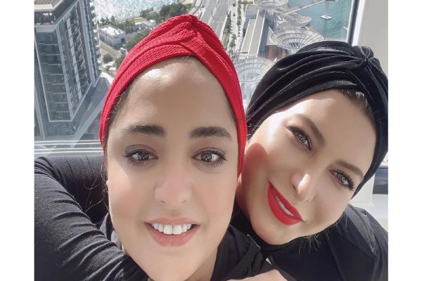 چهره و تیپ خاص و متفاوت فریبا نادری و نرگس محمدی در جنگل‌های بلگراد استانبول