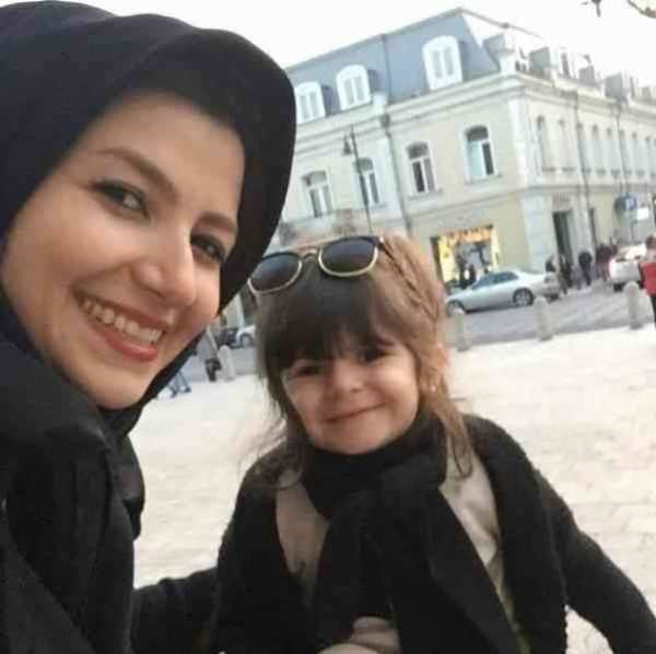 تصویر روز | اسکیت سواری ملیکا زارعی به همراه دخترش مانلی ملیکا زارعی و دخترش مانلی