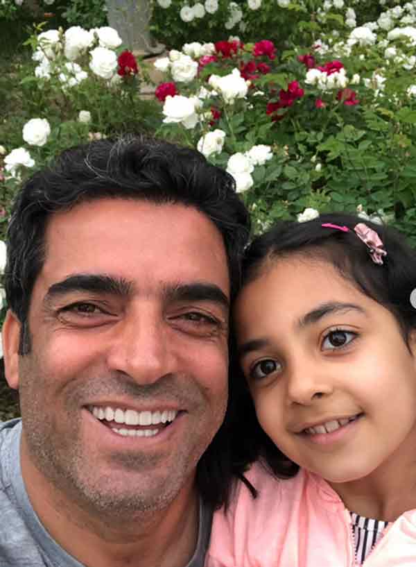 تصویر روز | ژست بامزه منوچهر هادی و دخترش سوفیا در عکس های جدیدشان سوفیا هادی و پدرش در یک گردش بهاری