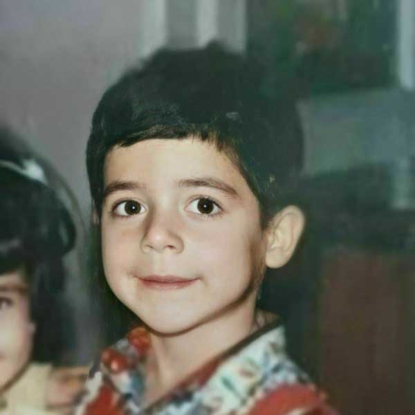 تصویر روز | عکس های زیر خاکی شروین حاجی پور کودکی خواننده مشهور ترانه برای