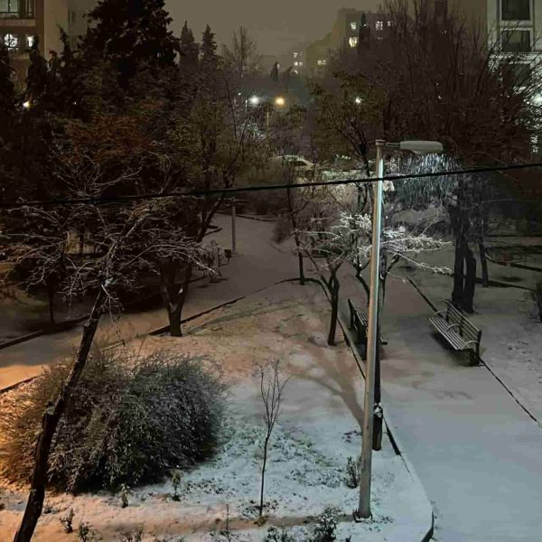 عکس برف در شب