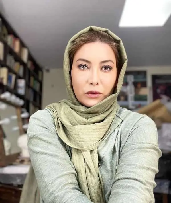تصویر روز | فریبا نادری در خانه با صفا و زیبایش و سلفی جذابش fariba naderi dar khane ash 2