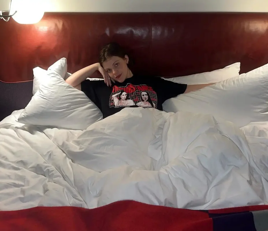 خبر روز | عکس جدید جورجیا هنلی «لوسی» فیلم نارنیا بعد 20 سال georgiehenley 1730752598 3494128503743970849 7802281842