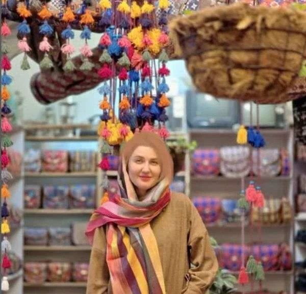 تصویر روز | عکسی جذاب از سفر گلوریا هاردی به یزد 2 gloria hardy dar yazd 2