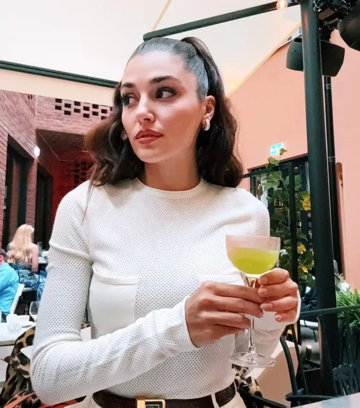 handemiyy 1718566082 3391900603687575127 253160049