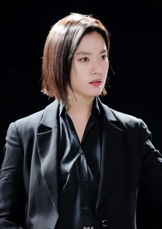 تصویر روز | تغییرات دیدنی و جذاب کیم یو جونگ بازیگر نقش «دونگ یی» hanhyojoo18 1715267022 3364226080759482638 66768266529 1