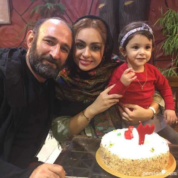 تصویر روز | چهره دیدنی هدایت هاشمی در کنار همسر و فرزندشان همسر و دختر بازیگر