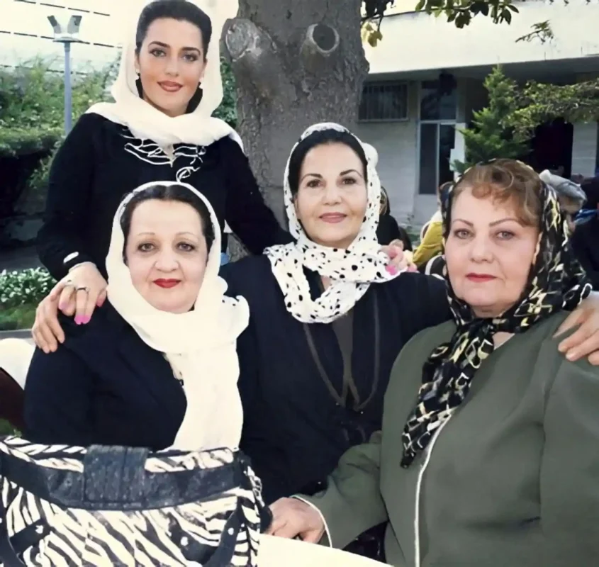 خبر روز | عکس دیدنی ایرن زازیانس در کنار پوری بنایی و بهشته در دهه 80 honarmnd ghadimi 1757655956 3719810233607438709 61402518562 11zon 1