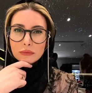 تصویر روز | فریبا نادری با عینک جذاب تر شد images 106