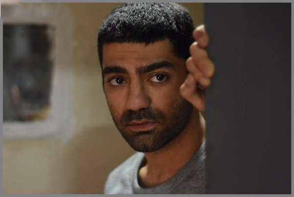 تصویر روز | کاوه آهنگر بازیگر خردسال دهه هفتاد در کنار همسرش کاوه آهنگر و همسرش