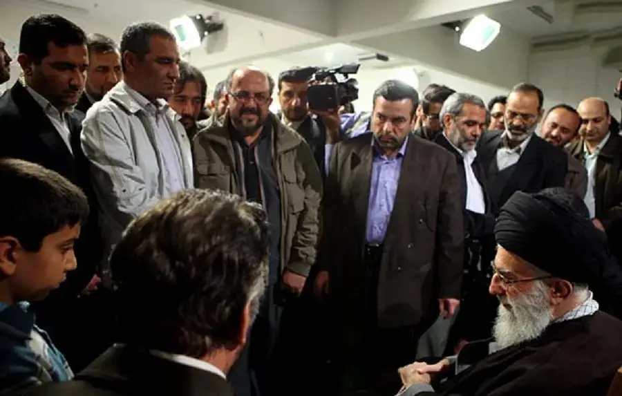 سفر در زمان| عکس «پوتیفار، کیمونی و رودامون» در دیدار با رهبر انقلاب khamenei 880909 3 001