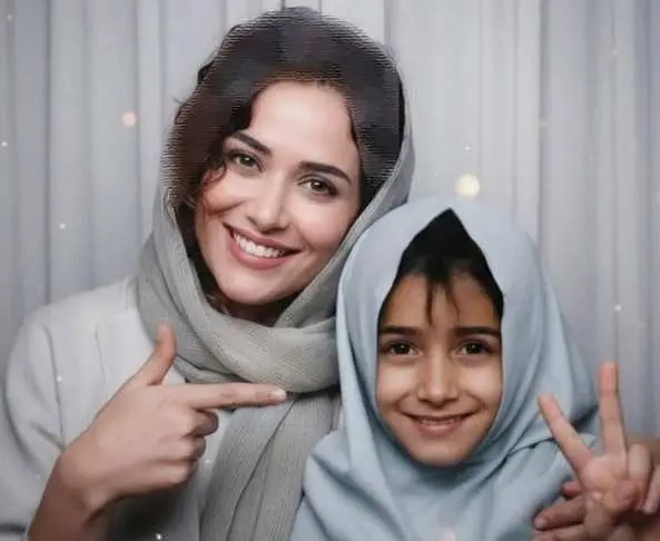 تصویر روز | چهره های ایرانی با این ترند جهانی کودکی شان را در آغوش کشیدند koodaki cheharehaye irani 12 1