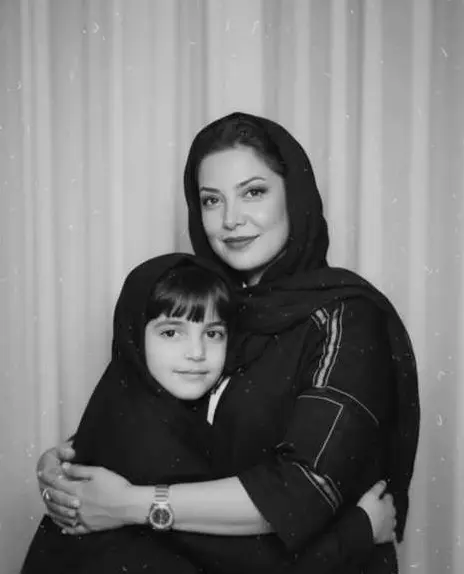 تصویر روز | چهره های ایرانی با این ترند جهانی کودکی شان را در آغوش کشیدند koodaki cheharehaye irani 13 1