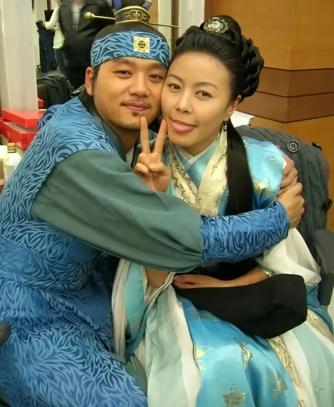 خبر روز | عکس دیدنی یونگ پو، بانو یومیول و تسو در پشت صحنه سریال جومونگ korean.plus 1756648294 3711357344753499553 480591032062 11zon