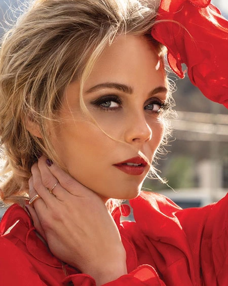خبر روز | داستان زندگی لورا واندروورت از مننژیت تا درخشش در هالیوود laura vandervoort03 5