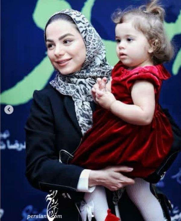 محیا اسناوندی و فرزندش