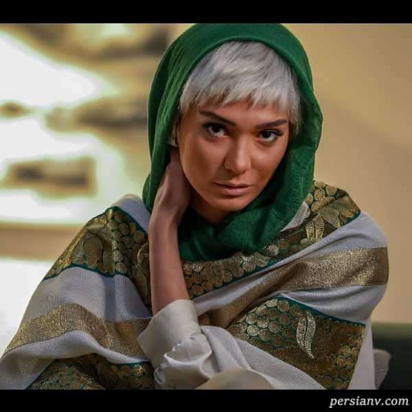 مینا وحید در جزیره