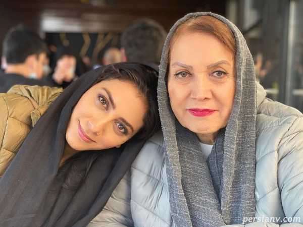 تصویر روز | مونا فرجاد بازیگر در کنار پدر و مادرش مونا فرجاد و پدر و مادرش