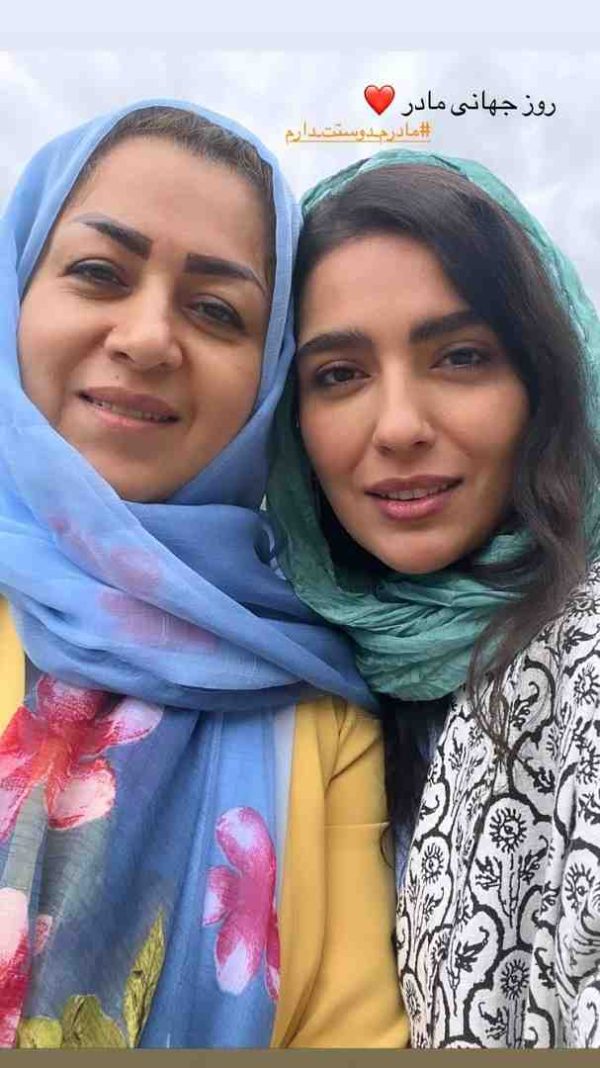 عکس مونا کرمی و مادرش مونا کرمی و مادرش