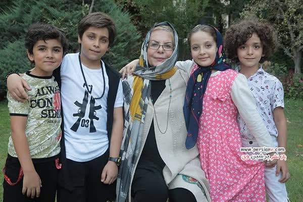 تصویر روز | پوراندخت مهیمن بازیگر بیگانه ای با من است همراه با نوه هایش نوه های پوراندخت مهیمن