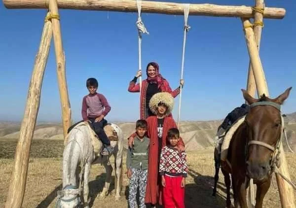 خبر روز | شبنم فرشادجو بازیگر سریال یاور در ترکمن صحرا با لباس زیبا new photos of shabnam farshadjoo 2 1