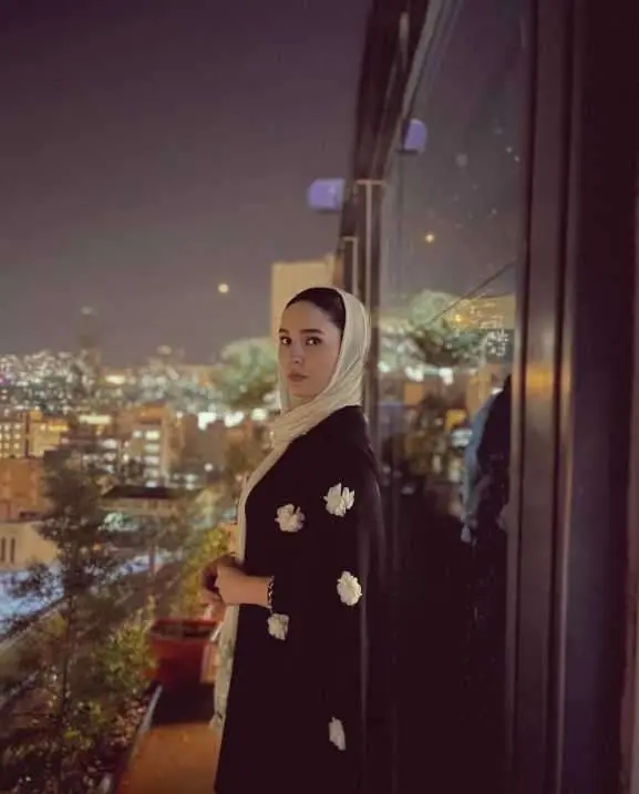 تصویر روز | عکس زیبای نیکی میربها بازیگر نیسان آبی در پندیک استانبول niki mirbaha bazigar 2