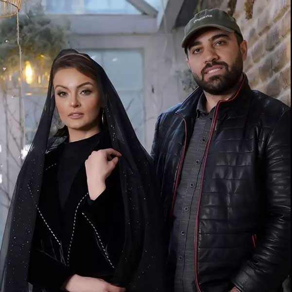 تصویر روز | کافه گردی نیلوفر پارسا و مادرش همسر نیلوفر پارسا