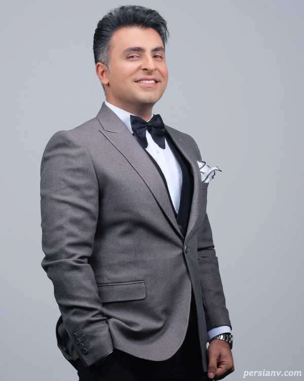 تصویر روز | علیرضا طلیسچی خواننده پاپ به همراه پدر و مادر و برادرش خواننده معروف