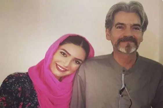 تصویر روز | متین ستوده در کنار پدر کارمند بازنشسته صدا و سیما و مادر معلم شیکپوش pedar va madar matin sotude