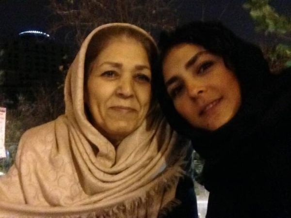 تصویر روز | هدی زین العابدین در کنار پدر و مادرش پدر و مادر هدی زین العابدین
