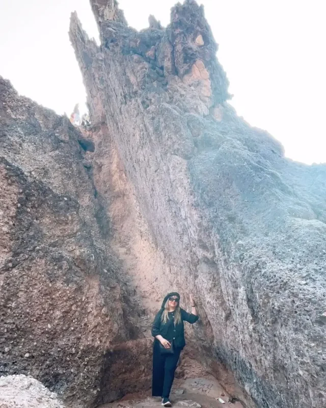 خبر روز | عکس جدید لیلا برخورداری بازیگر نقش کبری در سریال خواب و بیدار photo 2025 02 09 10 04 49 768x960 1