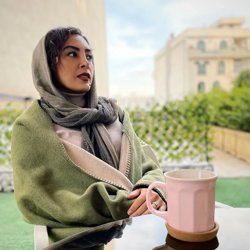 خبر روز | ژست حدیثه تهرانی در بالکن خوشگل و دیدنیش photo 2025 02 22 11 24 14 1