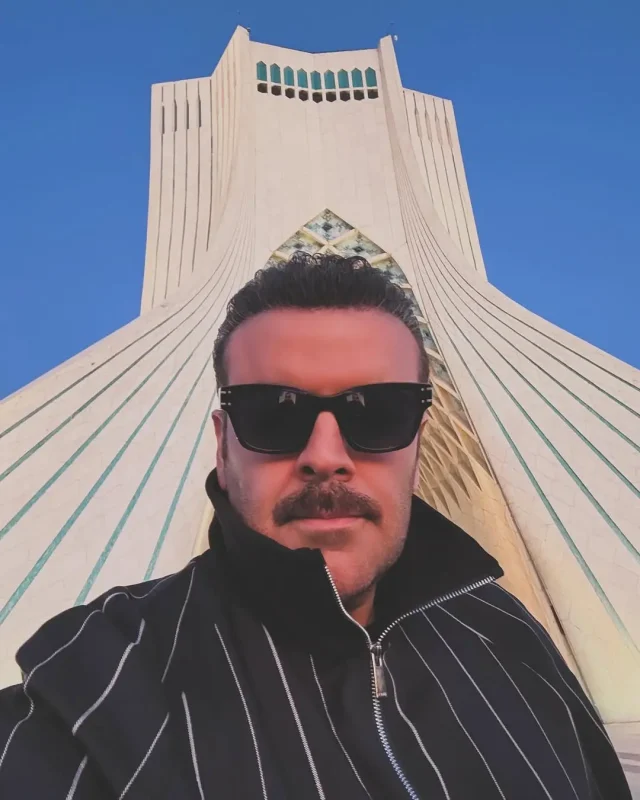 تصویر روز | عکس سلفی بهرنگ علوی با میدان آزادی photo 2025 03 25 17 22 03 1