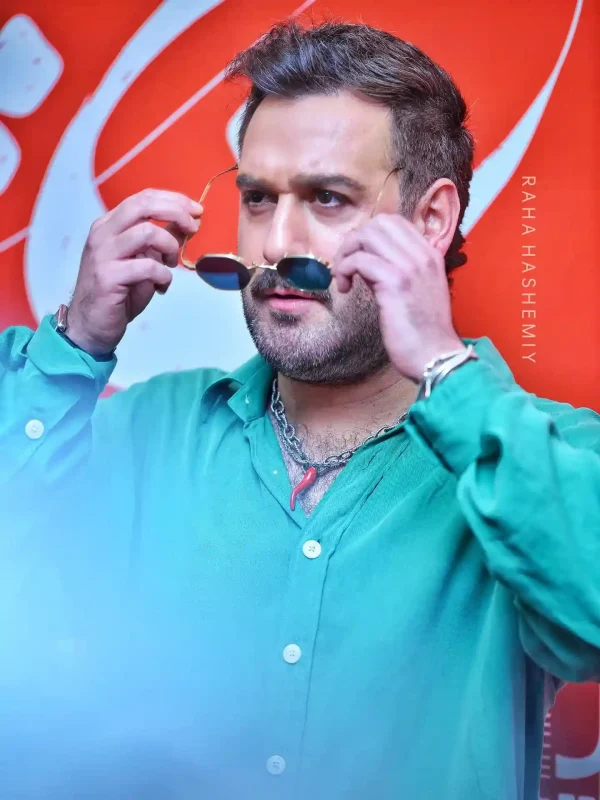 تصویر روز | دو اکران متفاوت؛ نیما شعبان نژاد و مهراوه شریفی نیا photo 2025 10 16 11 26 04