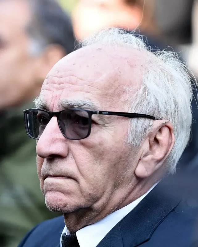 کارگردان پیشکسوت تئاتر ایران؛ حضور چهرههای برجسته در مراسم تشییع هادی مرزبان photo 2025 11 27 10 21 26